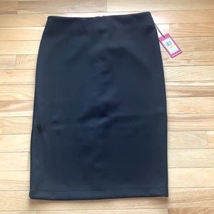 VINCE CAMUTO NWT BLACK SKIRT WITH WORKING ZIPPER ON THE BACK